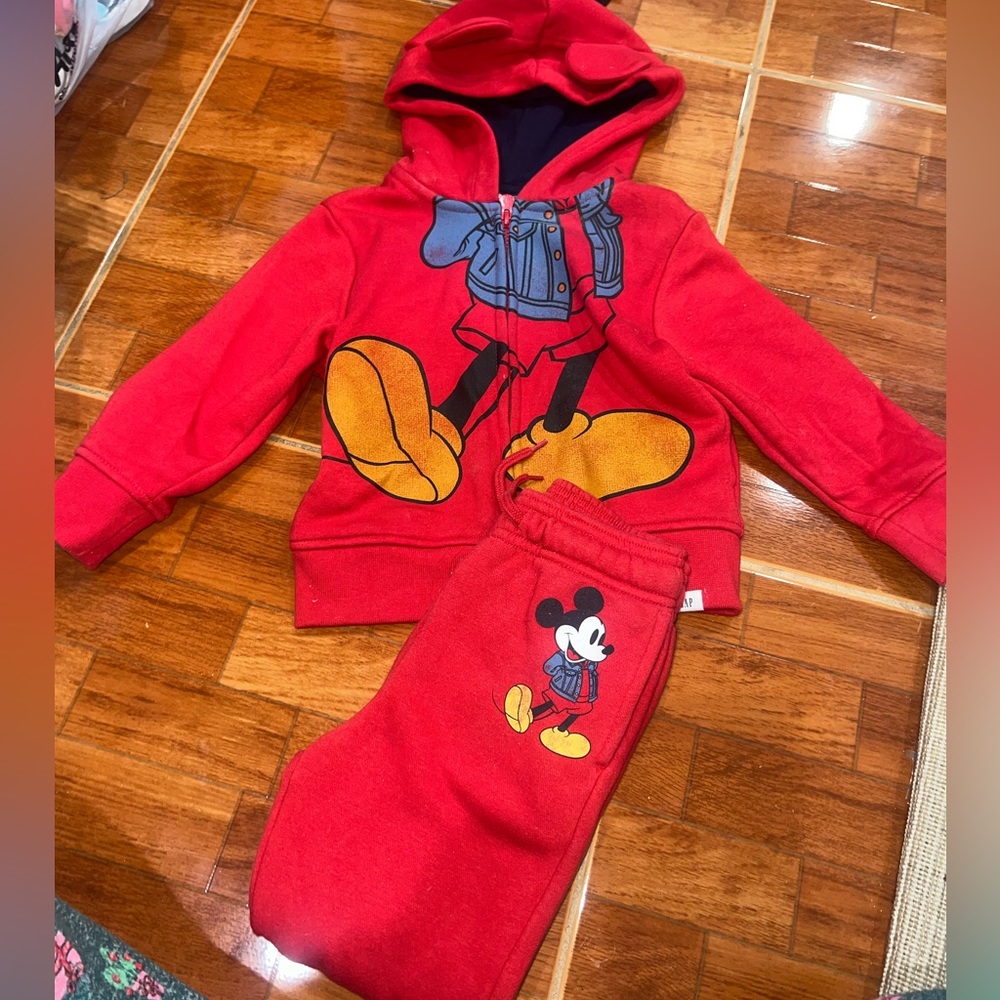 GAP mickey matching set